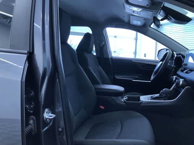 2025 Toyota RAV4 LE - Photo 22