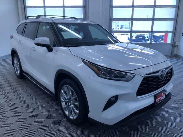 Thumbnail: 2022 Toyota Highlander - 36