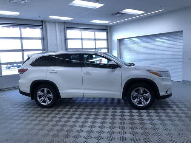 Thumbnail: 2016 Toyota Highlander - 39