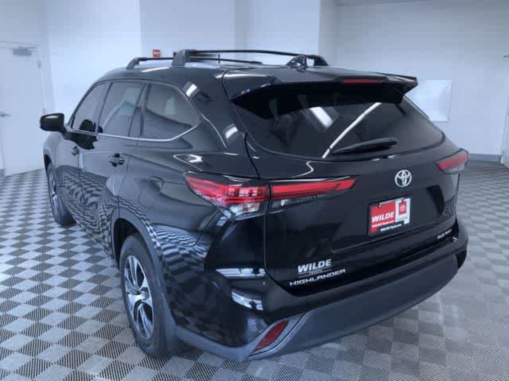 Used 2022 Toyota Highlander XLE Sport Utility
