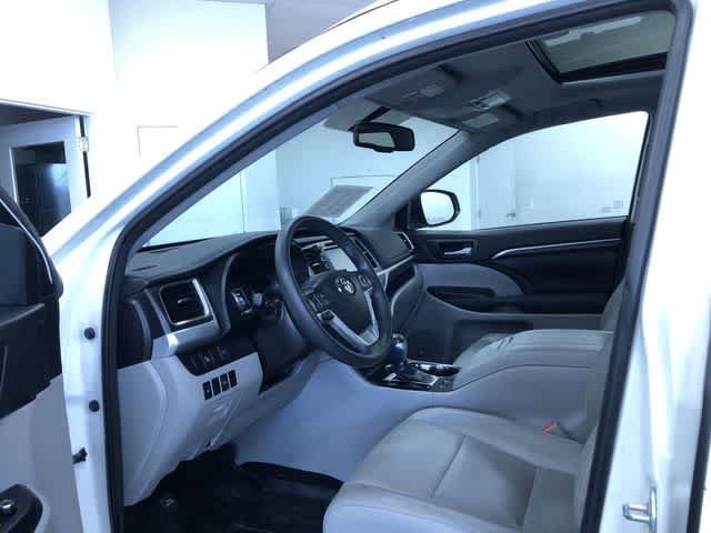 Thumbnail: 2016 Toyota Highlander - 13