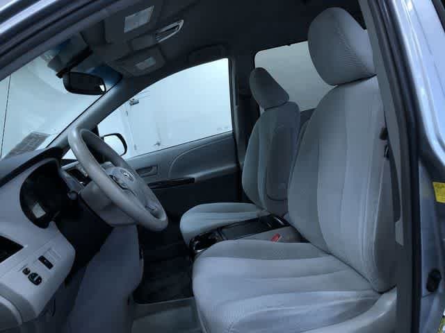 Thumbnail: 2011 Toyota Sienna - 19