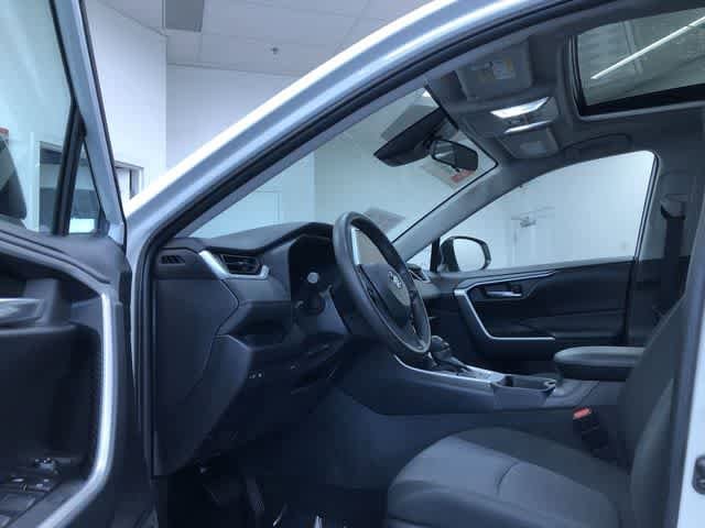 2025 Toyota RAV4 XLE - Photo 10