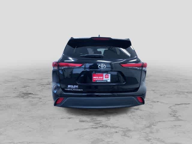 Thumbnail: 2023 Toyota Highlander - 8