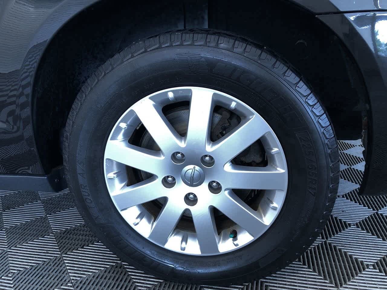 Thumbnail: 2015 Chrysler Town & Country - 15