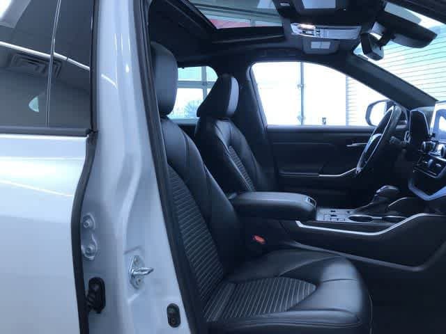 Thumbnail: 2023 Toyota Highlander - 25