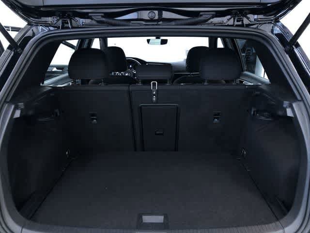 Thumbnail: 2021 Volkswagen Golf - 32