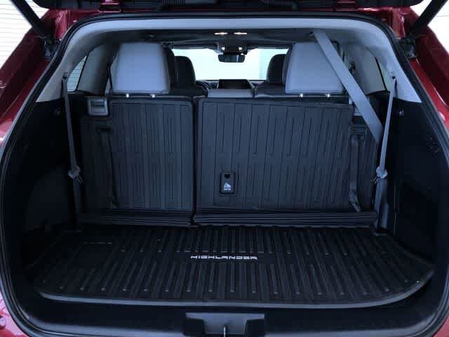 Thumbnail: 2021 Toyota Highlander - 32