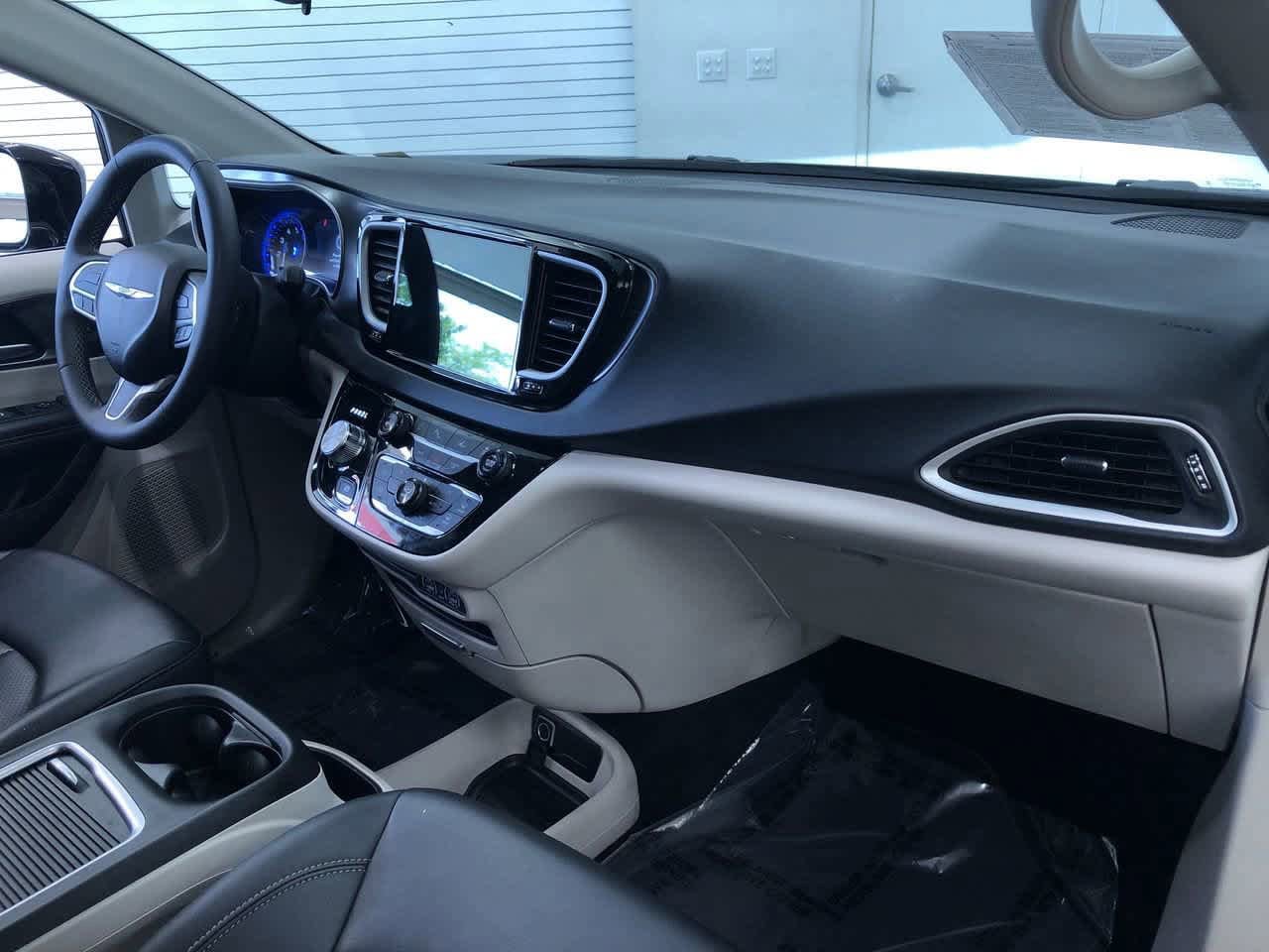 Thumbnail: 2024 Chrysler Pacifica - 23
