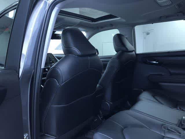 Thumbnail: 2022 Toyota Highlander - 19