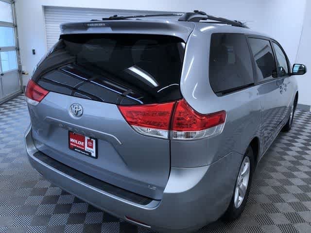 Thumbnail: 2011 Toyota Sienna - 35