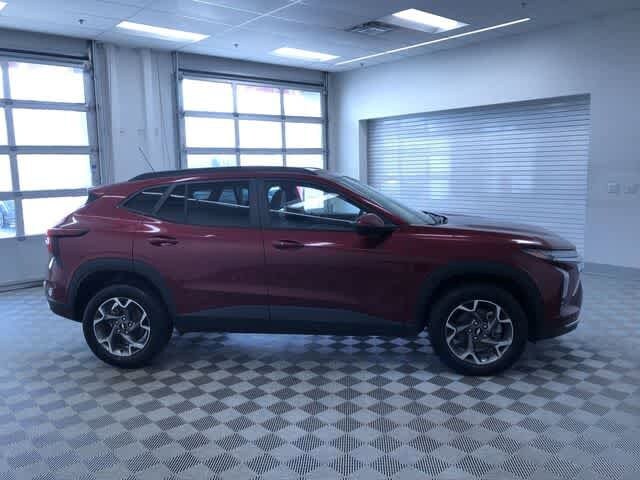 Thumbnail: 2025 Chevrolet Trax - 36