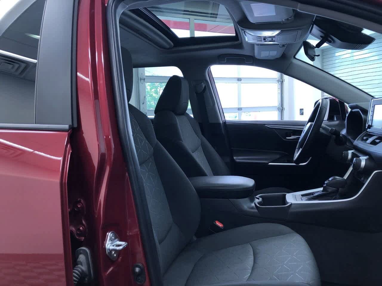 2022 Toyota RAV4 XLE 23