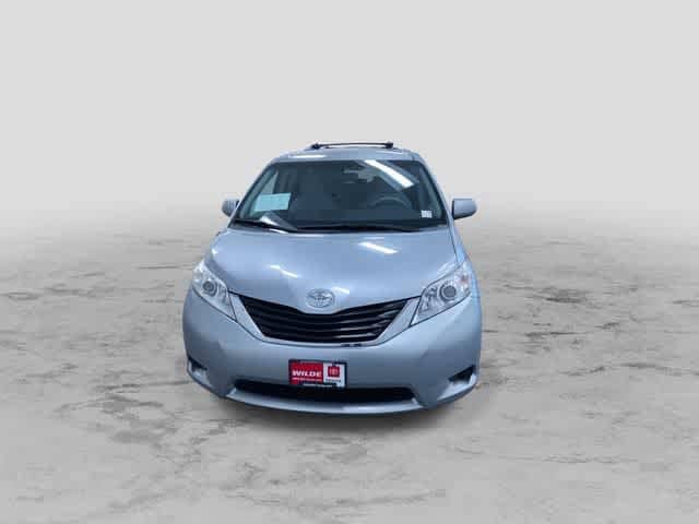 Thumbnail: 2011 Toyota Sienna - 5
