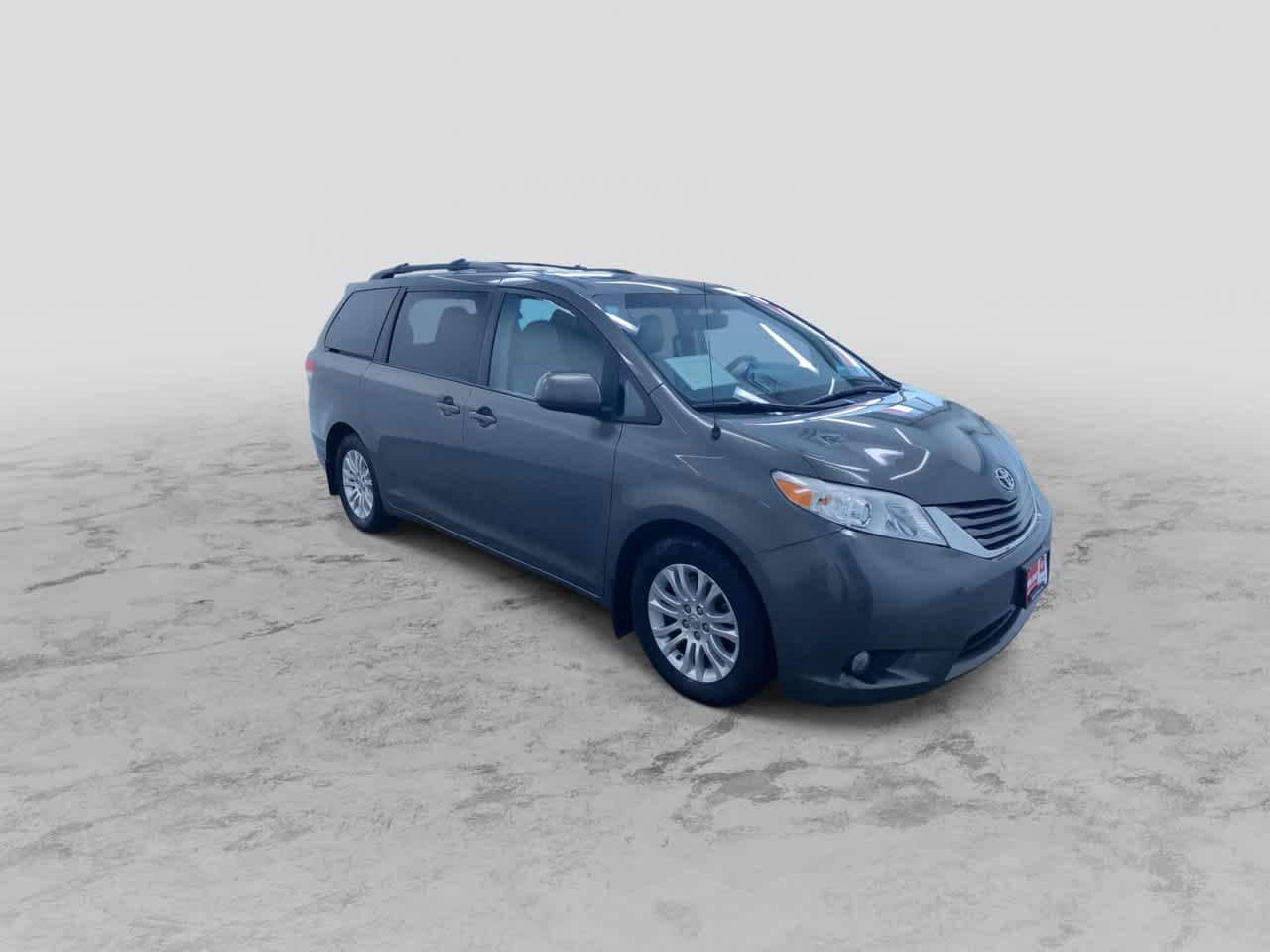 Thumbnail: 2012 Toyota Sienna - 3