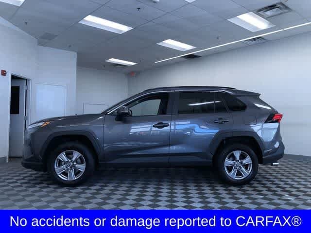 2022 Toyota RAV4 XLE photo 3