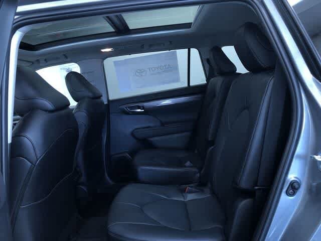 Thumbnail: 2026 Toyota Highlander - 12