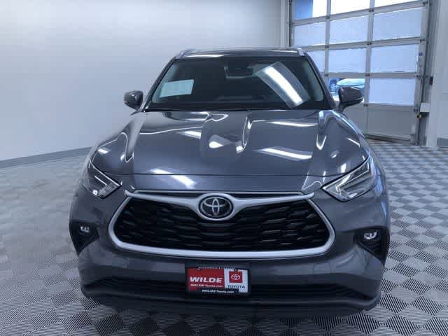 Thumbnail: 2022 Toyota Highlander - 14
