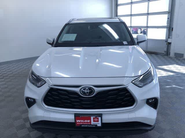 Thumbnail: 2022 Toyota Highlander - 7