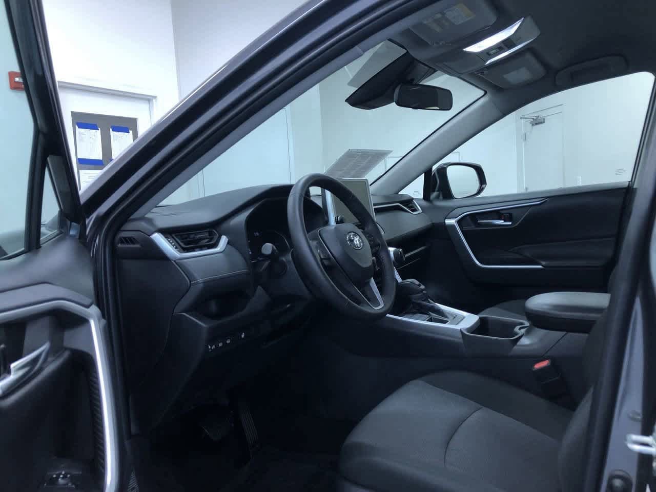 2024 Toyota RAV4 XLE 10