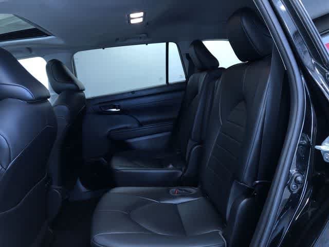 Thumbnail: 2021 Toyota Highlander - 20
