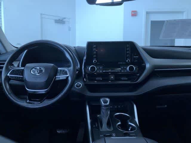 Thumbnail: 2021 Toyota Highlander - 17