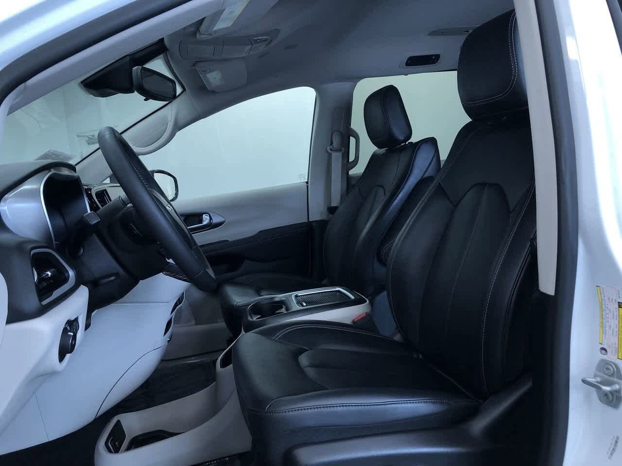 2024 Chrysler Pacifica Touring L 17