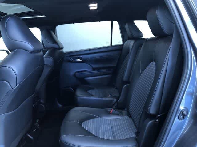 Thumbnail: 2025 Toyota Highlander - 21