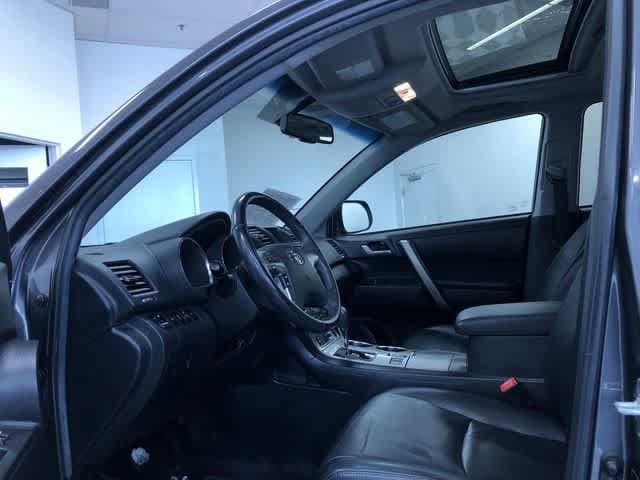 Thumbnail: 2013 Toyota Highlander - 2