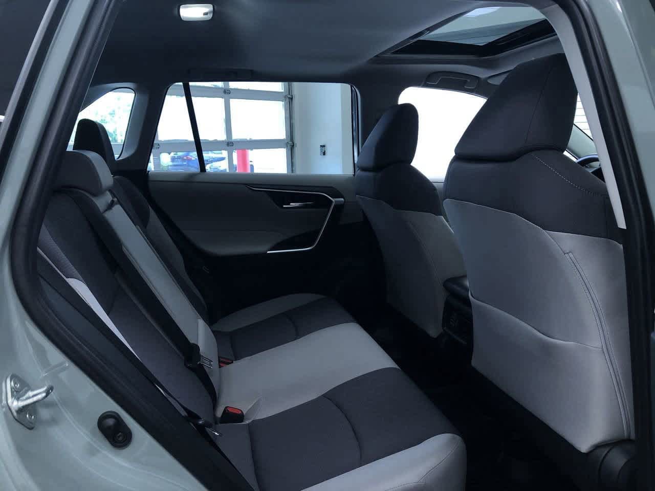 Thumbnail: 2022 Toyota RAV4 - 34