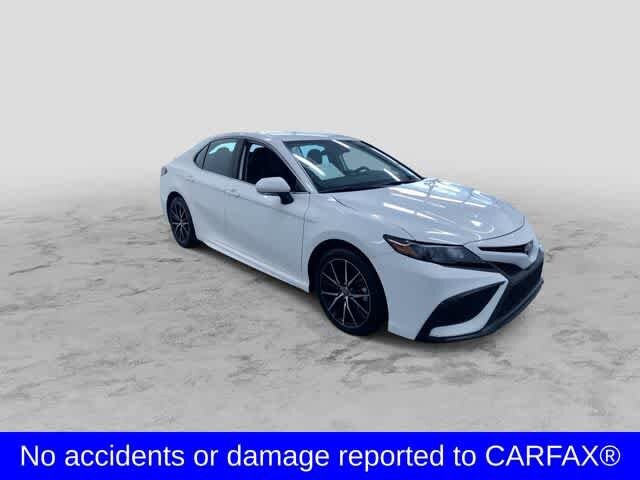 2024 Toyota Camry SE photo 3