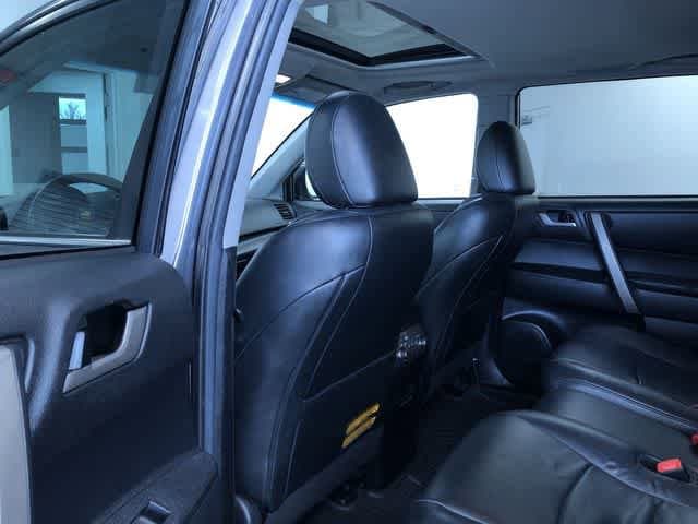 Thumbnail: 2013 Toyota Highlander - 12