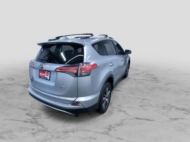 Thumbnail: 2016 Toyota RAV4 - 9