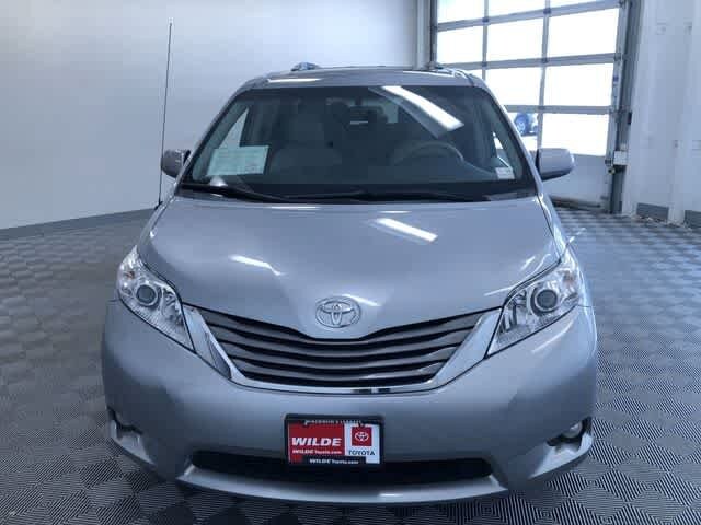 Thumbnail: 2014 Toyota Sienna - 17