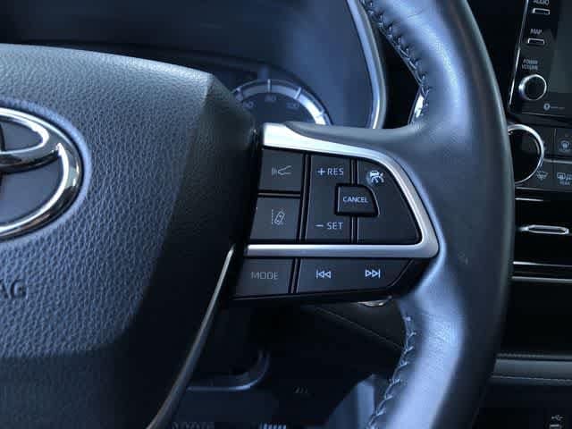 Thumbnail: 2022 Toyota Highlander - 18