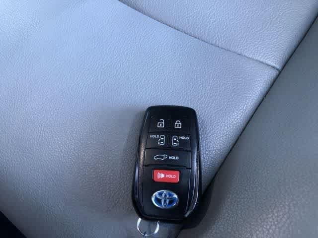 Thumbnail: 2025 Toyota Sienna - 32