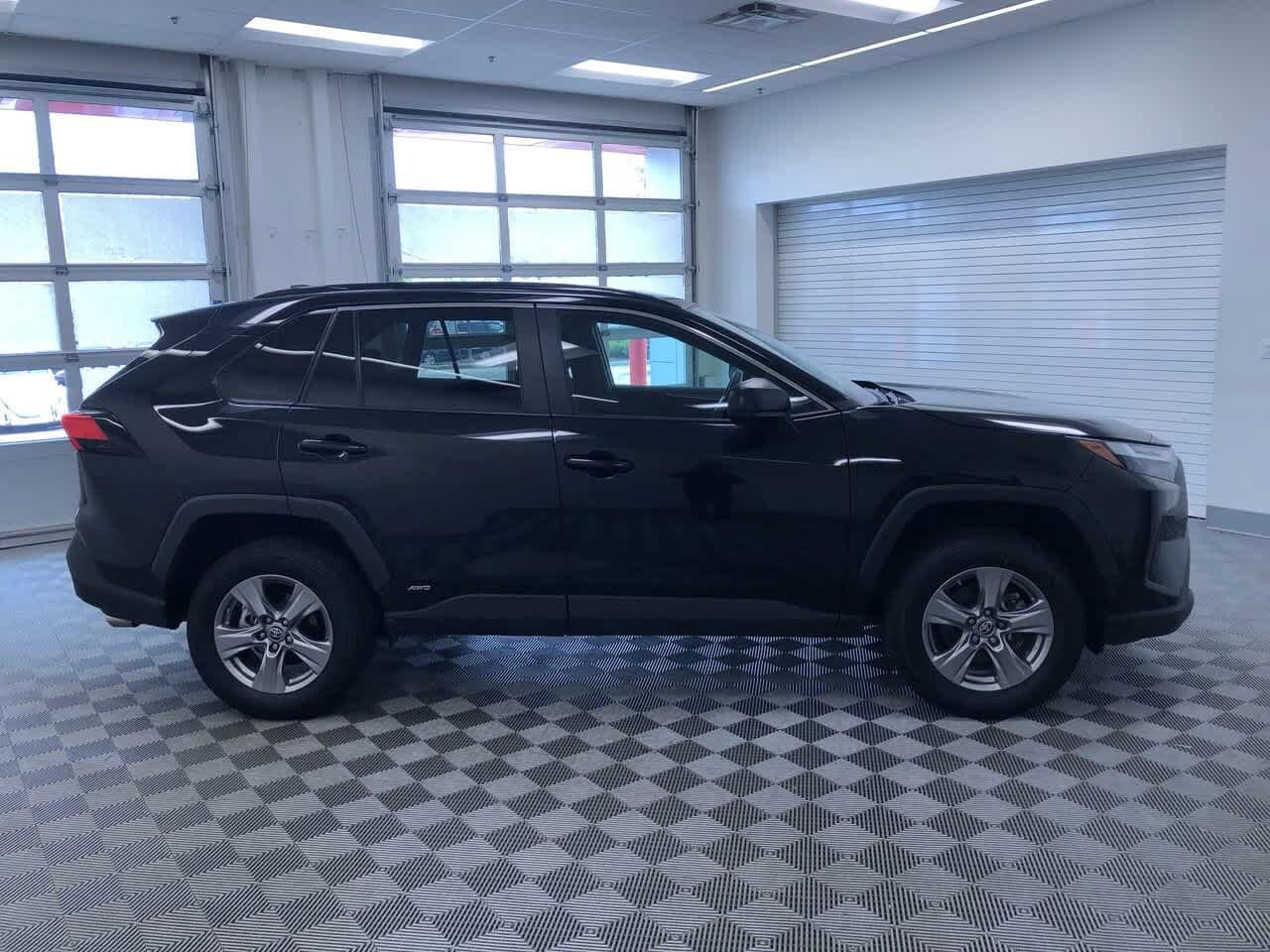 Thumbnail: 2024 Toyota RAV4 - 33