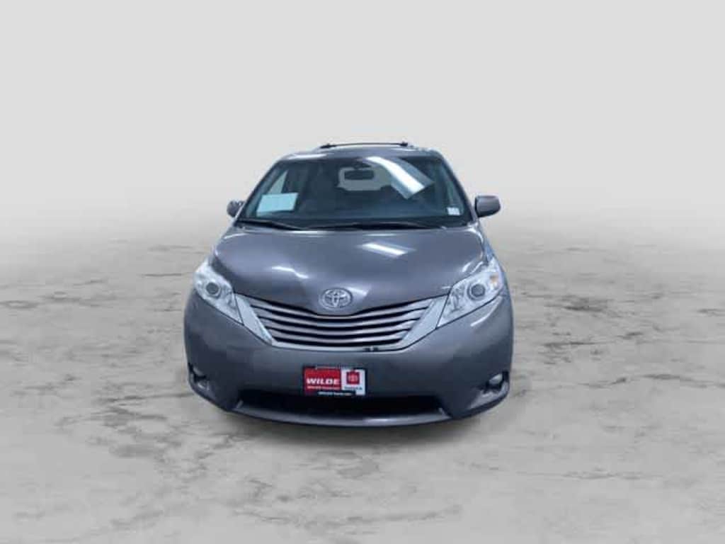 Used 2015 Toyota Sienna XLE Mini-van, Passenger