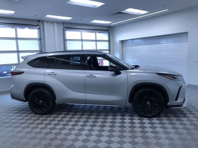 Thumbnail: 2025 Toyota Highlander - 35