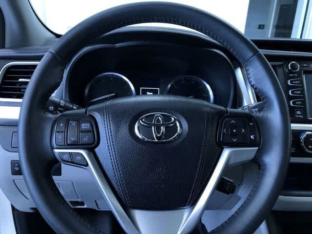 Thumbnail: 2016 Toyota Highlander - 27