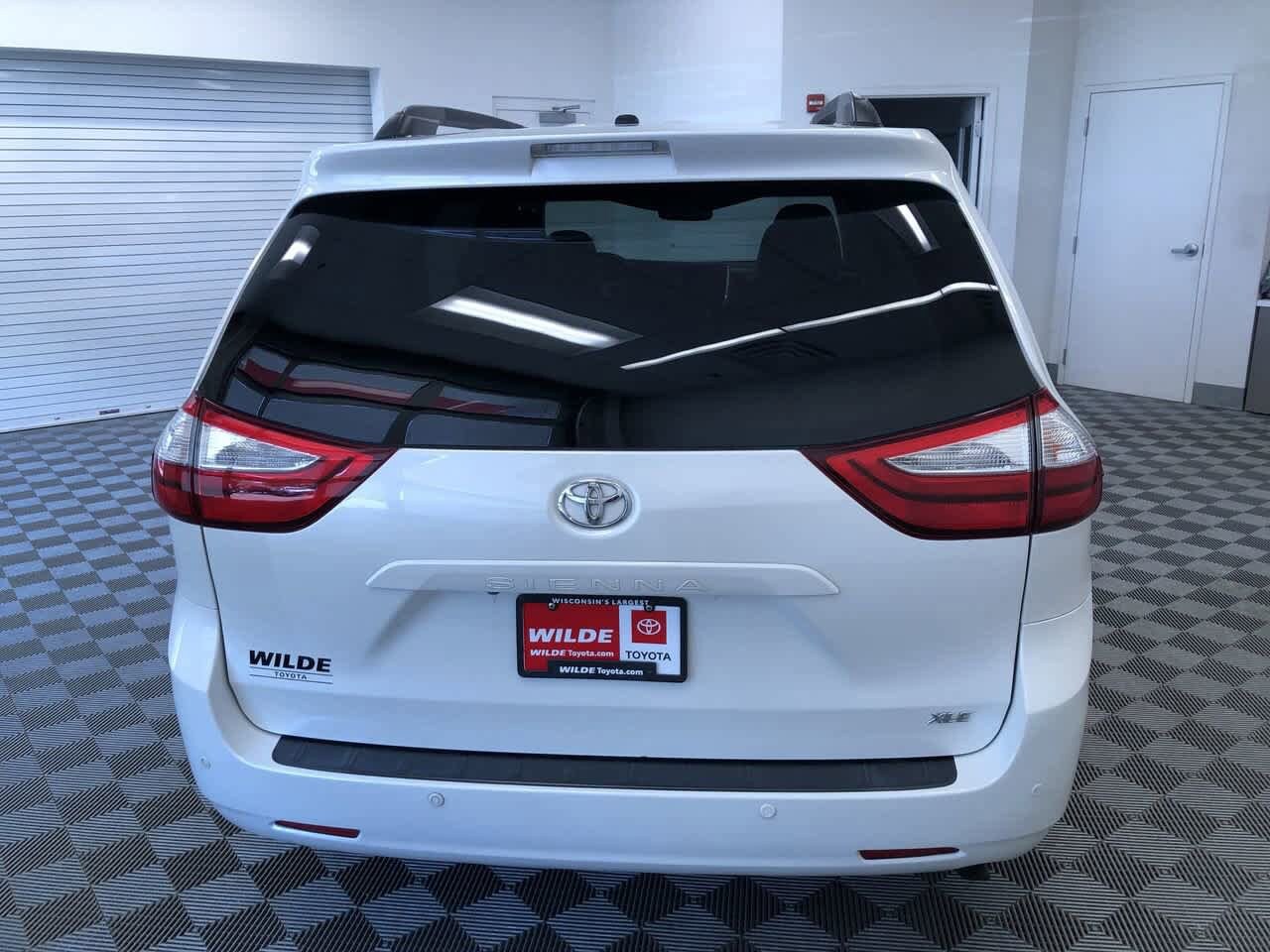 2015 Toyota Sienna XLE 8