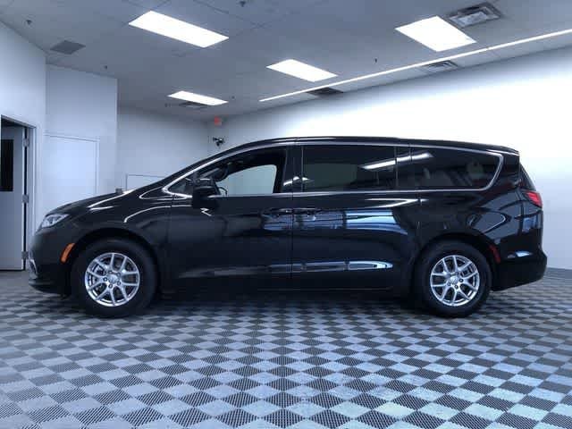 Thumbnail: 2025 Chrysler Pacifica - 12