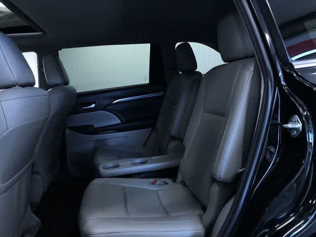 Thumbnail: 2017 Toyota Highlander - 23