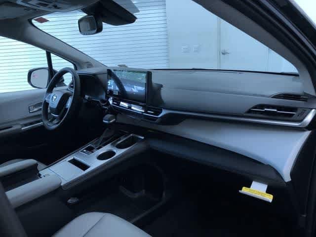 Thumbnail: 2026 Toyota Sienna - 25