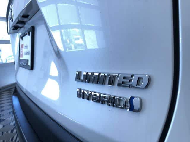 Thumbnail: 2020 Toyota RAV4 - 15