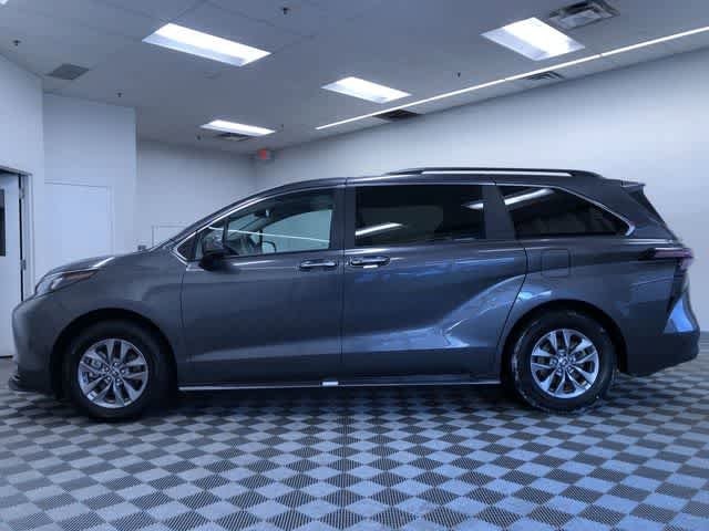 Thumbnail: 2025 Toyota Sienna - 11