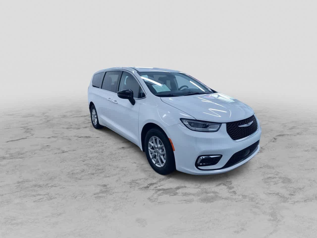 2024 Chrysler Pacifica Touring L 3