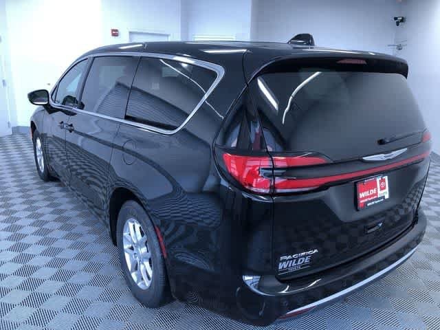 Thumbnail: 2025 Chrysler Pacifica - 13
