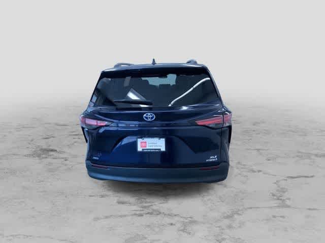Thumbnail: 2021 Toyota Sienna - 8