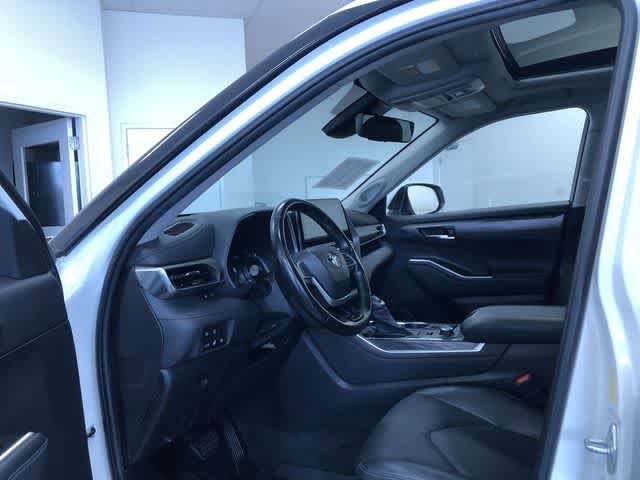 Thumbnail: 2022 Toyota Highlander - 10